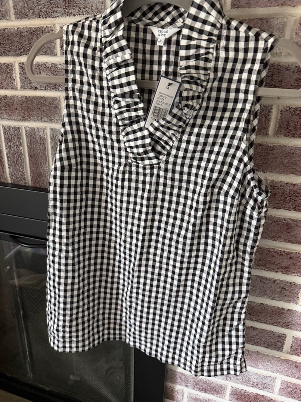 crown & ivy Black and White Gingham Ruffle V-Neck Sleeveless Top